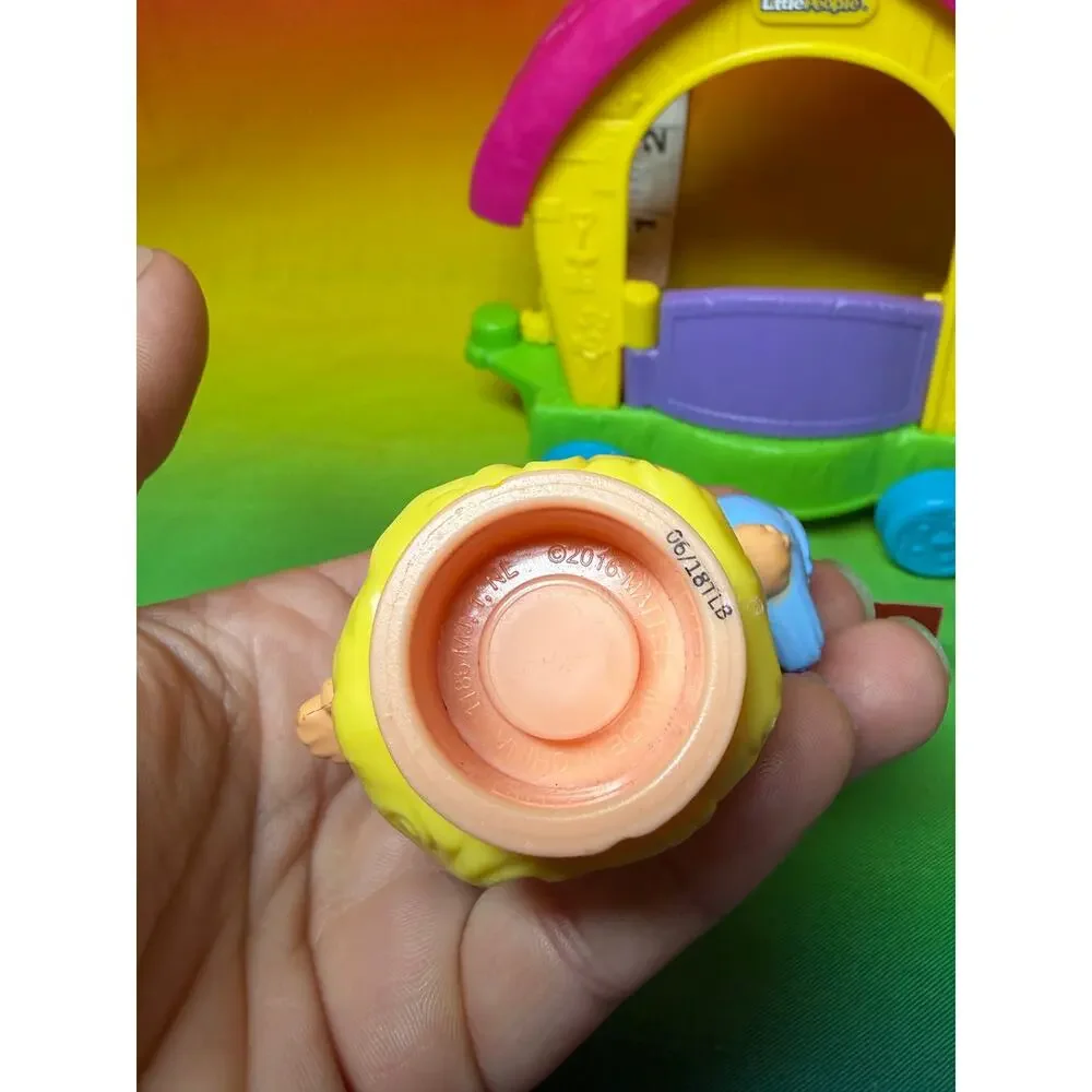Fisher-Price Little People Disney Princess Parade Snow White Float